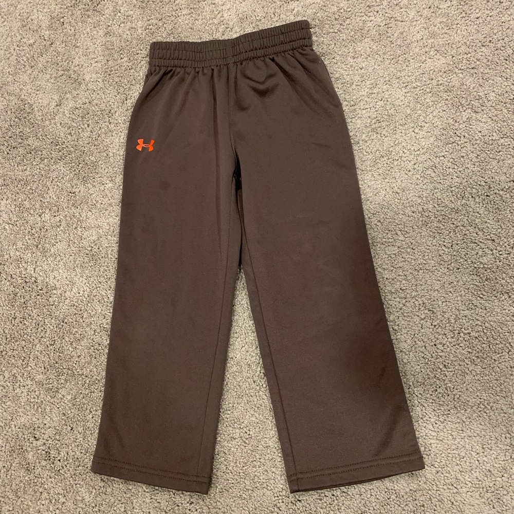 Gently worn girls Under Armour jogging pants